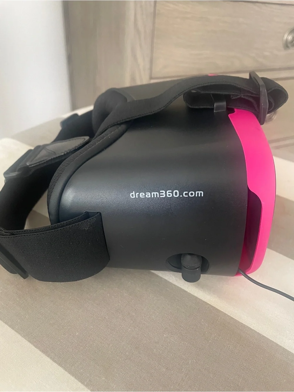 Tzumi Pink Smartphone VR Headset - Comfortable Mobile Virtual Reality